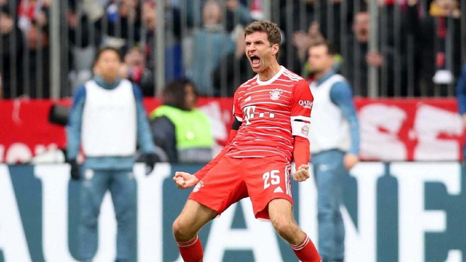 Final Home Game Victory: Bayern Celebrate Championship With Muller Final Home Game Victory: Bayern Celebrate Championship With Muller