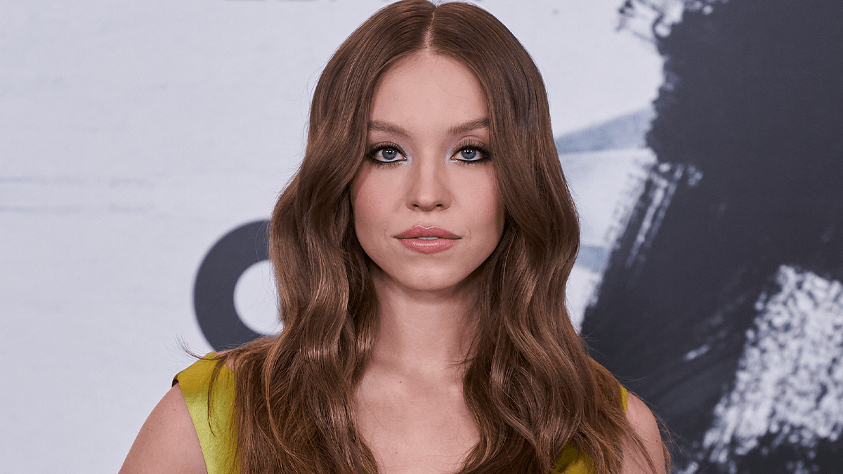 First Look: Echo Valley Images Preview Sydney Sweeney And Julianne Moore's Film First Look: Echo Valley Images Preview Sydney Sweeney And Julianne Moore's Film