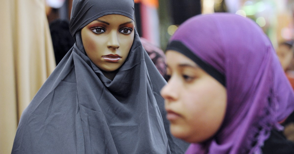 France's Ruling Party Pushes For Public Hijab Ban Affecting Young Girls France's Ruling Party Pushes For Public Hijab Ban Affecting Young Girls