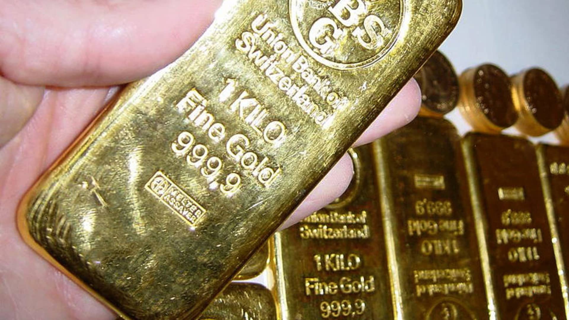 Gold Retreats Amidst Trader Profit-Booking On US-China Trade Progress Gold Retreats Amidst Trader Profit-Booking On US-China Trade Progress