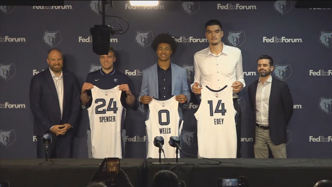 Grizzlies' Jaylen Wells Suffers Scary Fall, Needs Stretcher Grizzlies' Jaylen Wells Suffers Scary Fall, Needs Stretcher