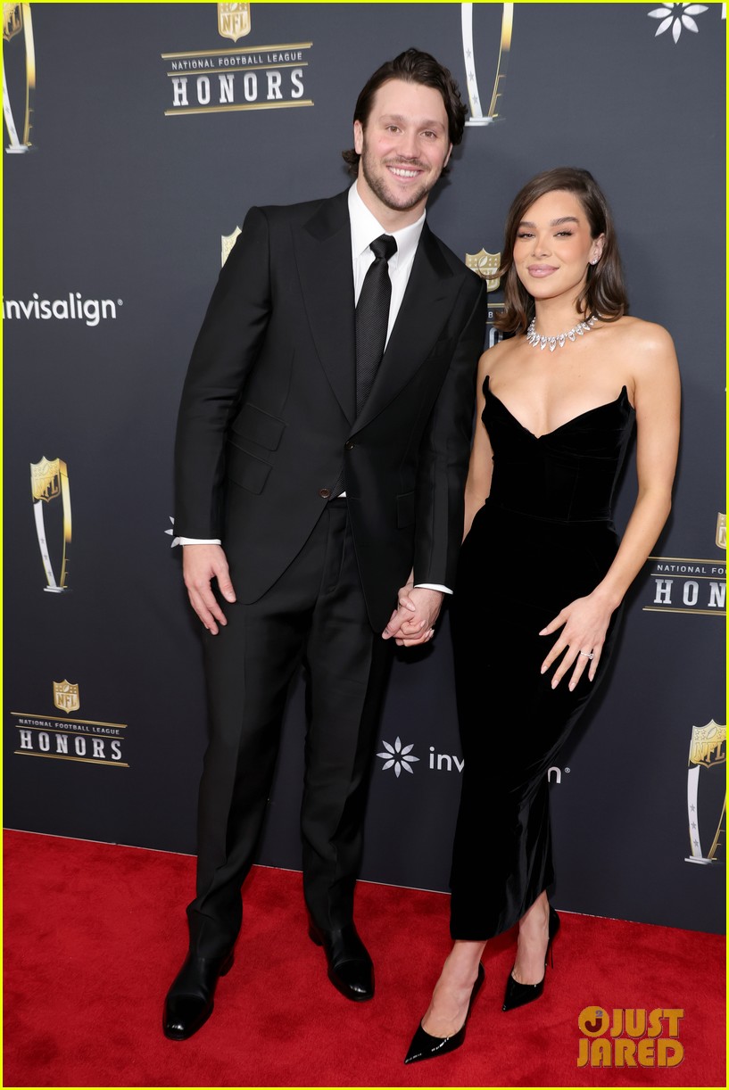 Hailee Steinfeld Pregnant: Is She Expecting A Child With Josh Allen? Hailee Steinfeld Pregnant: Is She Expecting A Child With Josh Allen?