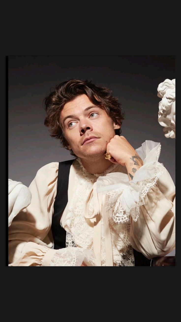 Harry Styles Reacts To A Hilariously Bad SNL Impression Harry Styles Reacts To A Hilariously Bad SNL Impression