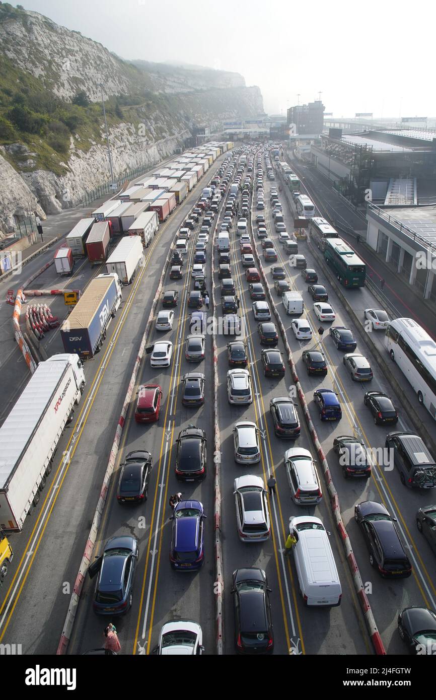 Heavy Traffic Expected: Schiphol, Roads And Ferries During Easter And Spring Holiday Peak Heavy Traffic Expected: Schiphol, Roads And Ferries During Easter And Spring Holiday Peak