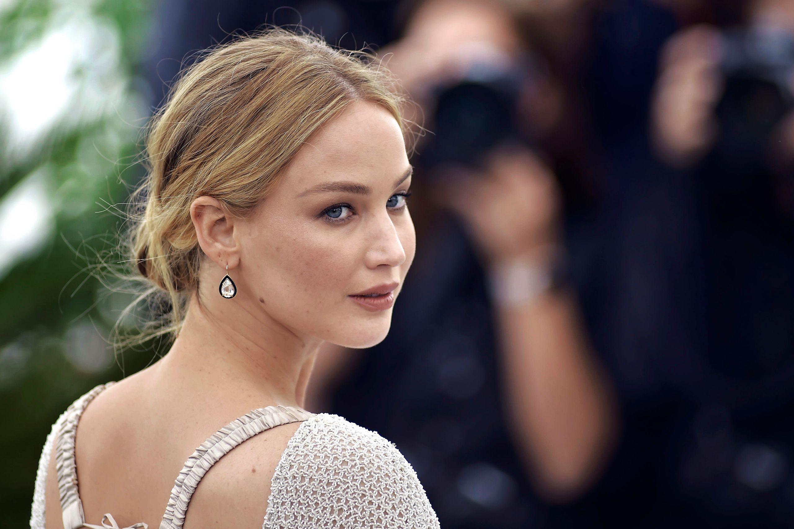 Honest Critic Reviews: Jennifer Lawrence's Newest Film Under The Microscope Honest Critic Reviews: Jennifer Lawrence's Newest Film Under The Microscope