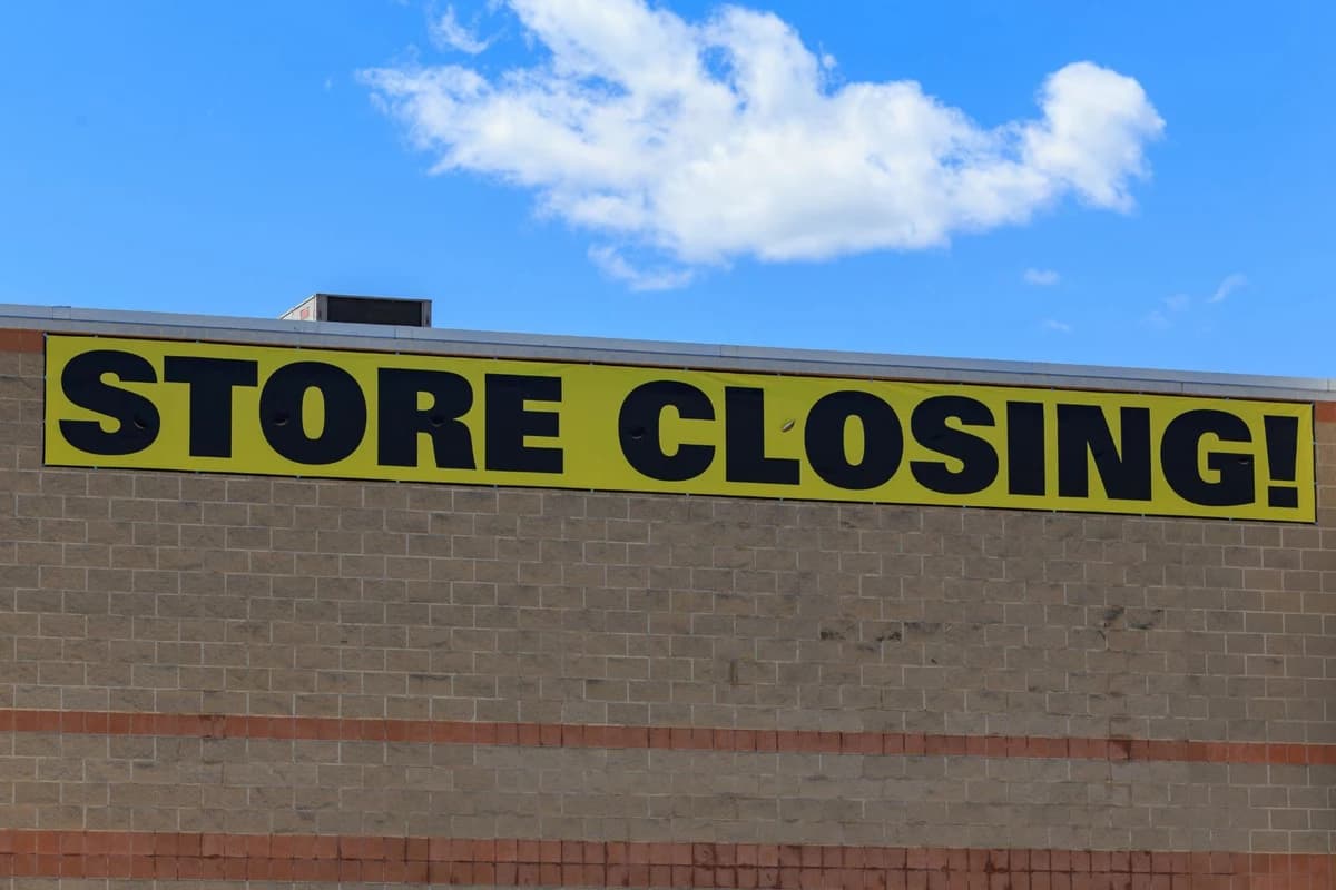 Hudson's Bay Announces Nationwide Store Closures, Mass Layoffs Hudson's Bay Announces Nationwide Store Closures, Mass Layoffs