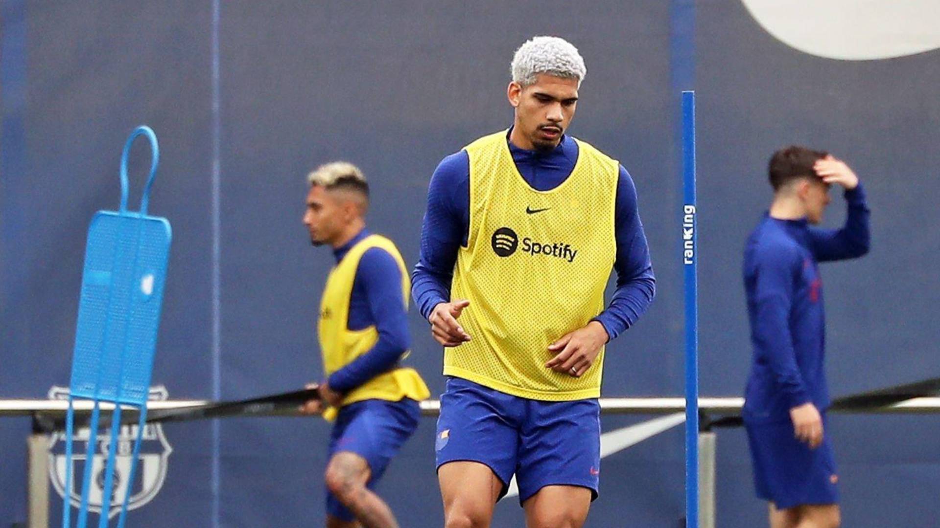Huijsen To Barcelona? Araujo's Injury And The Young Defender Huijsen To Barcelona? Araujo's Injury And The Young Defender