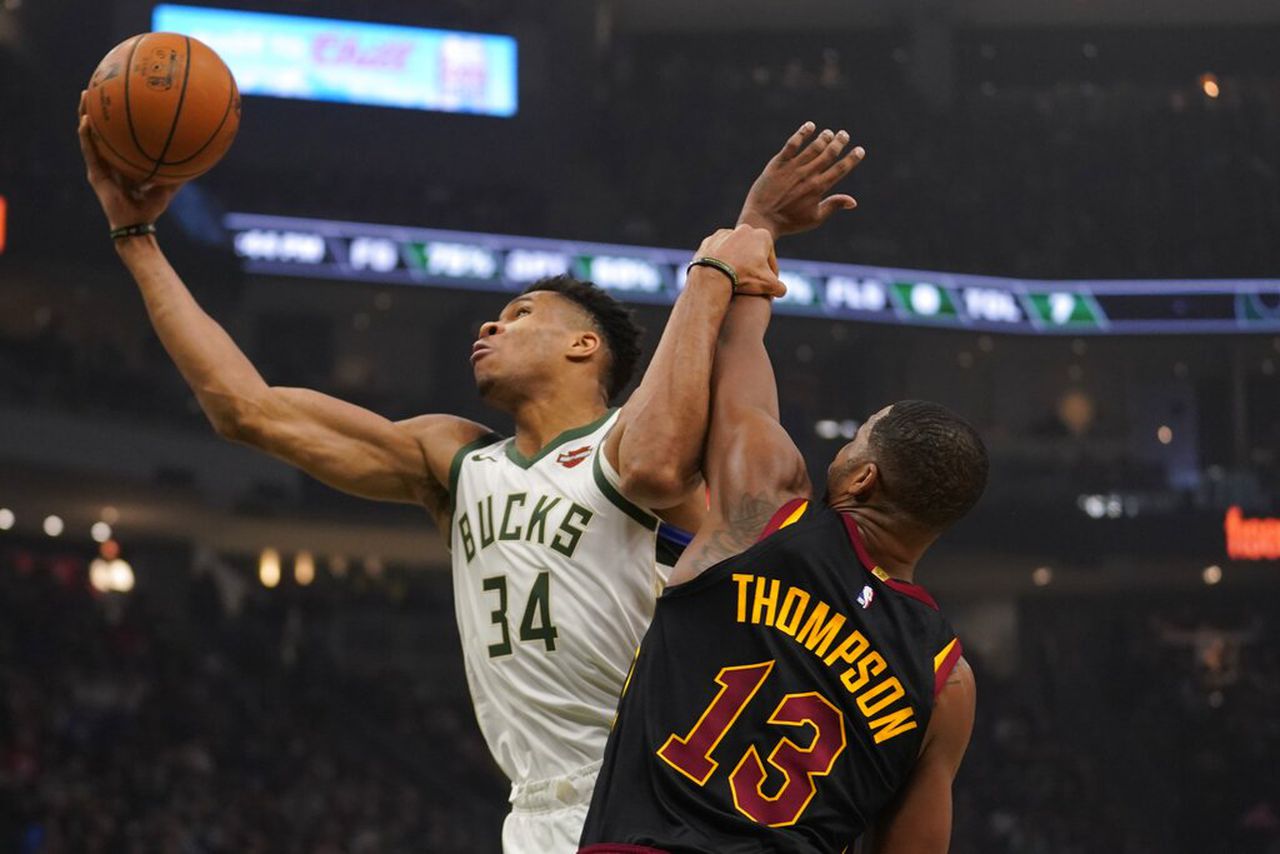 Hunter's 32 Points Fuel Cavaliers' 10-Game Winning Streak, Reaching 50 Wins