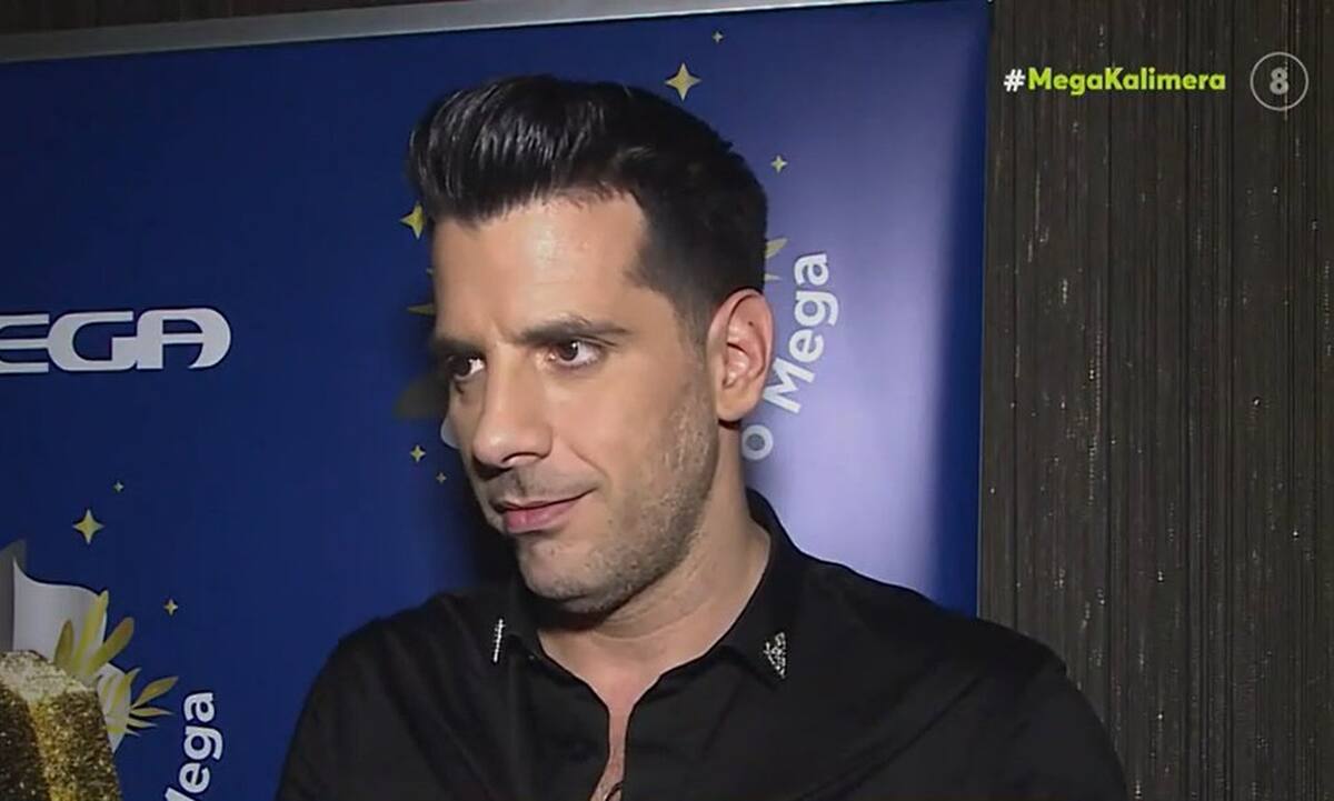 Η Μεγαλοπρεπής Υποδοχή Του Τραμπ Στην Σαουδική Αραβία: Χρυσά Σπαθιά Και F-15 Η Μεγαλοπρεπής Υποδοχή Του Τραμπ Στην Σαουδική Αραβία: Χρυσά Σπαθιά Και F-15