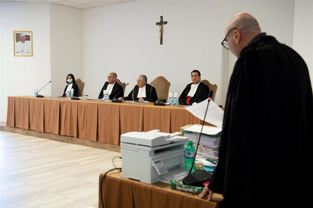 Il Caso Becciu: Papa Francesco Smentisce Voci Su Possibili Dimissioni Il Caso Becciu: Papa Francesco Smentisce Voci Su Possibili Dimissioni