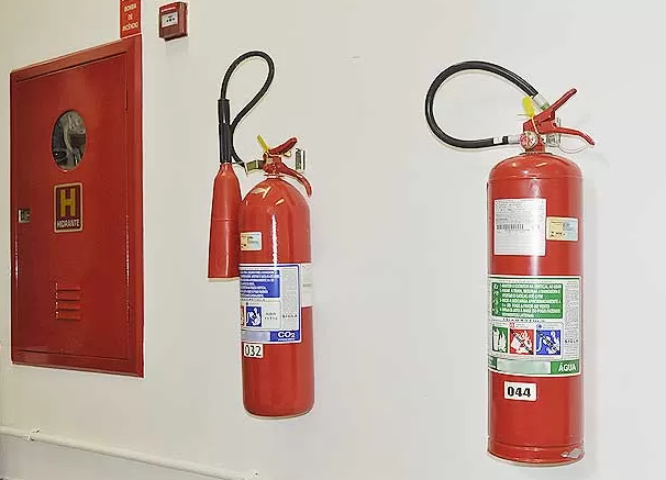 Incêndio Na Tijuca: Pais E Ex-alunos Em Alerta Após Incêndio Em Escola Incêndio Na Tijuca: Pais E Ex-alunos Em Alerta Após Incêndio Em Escola