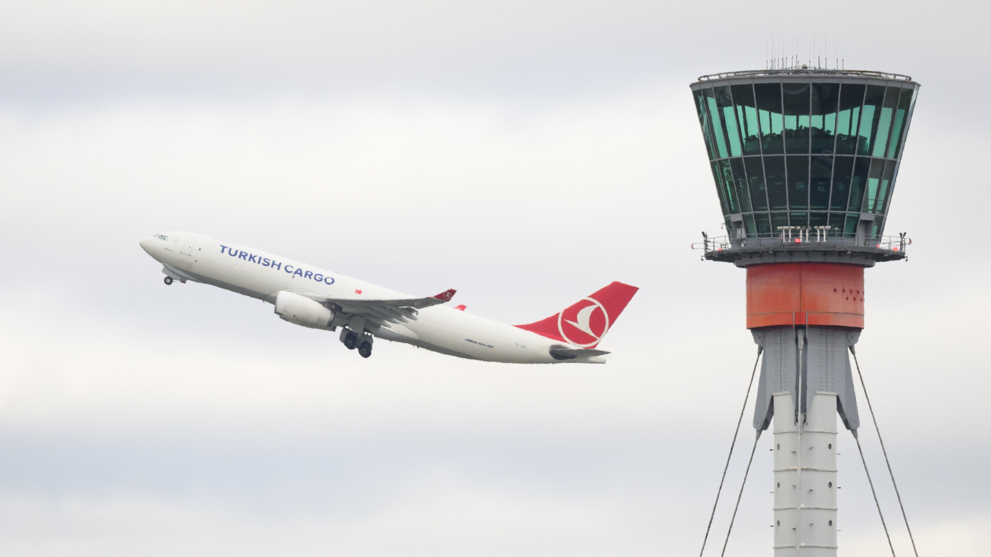 'Incredibly Dangerous': Internal Warnings Before Newark Air Traffic Control Outage 'Incredibly Dangerous': Internal Warnings Before Newark Air Traffic Control Outage