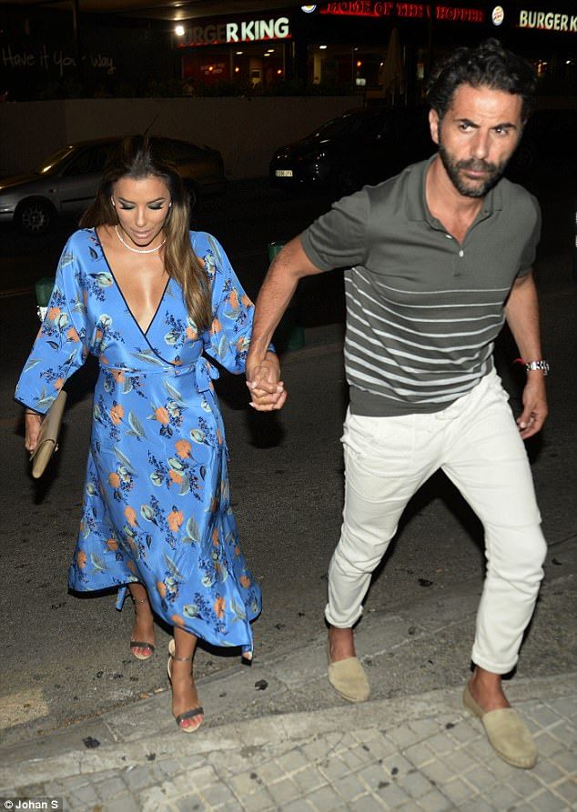 Influential Chef Creates Stunning Fisherman's Stew For Eva Longoria Influential Chef Creates Stunning Fisherman's Stew For Eva Longoria