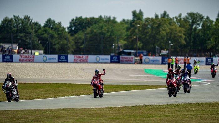 Jam Tayang Sprint Race MotoGP Inggris Live Trans7: Alex Rins Pecahkan Rekor, Marquez Terjatuh