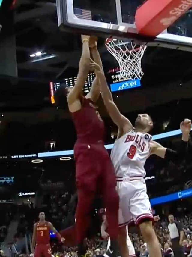 Jarrett Allen's LeBron-esque Dunk Highlights Cavs Win Over Knicks