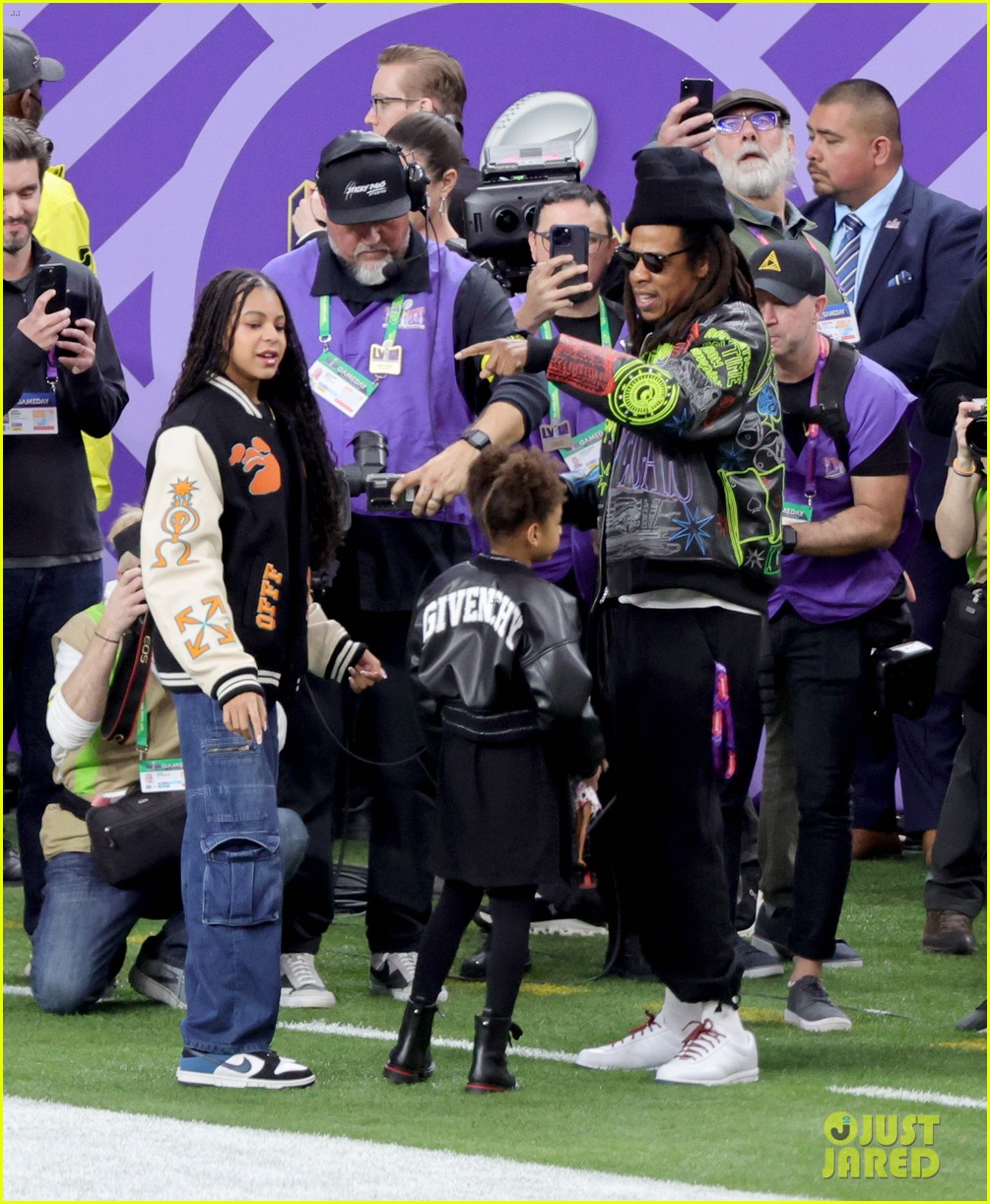 Jay-Z, Blue Ivy, And Rumi Carter At The Super Bowl: Family Photos