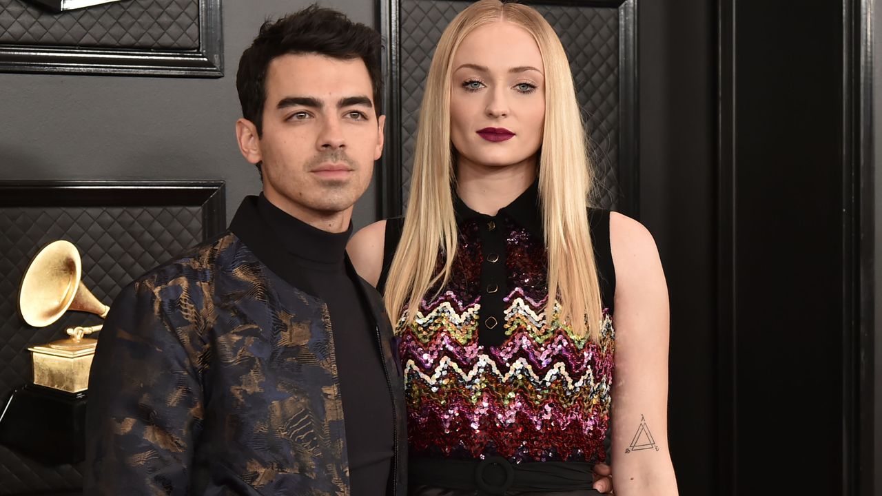 Joe Jonas's Mature Response To A Fan's Marital Spat Joe Jonas's Mature Response To A Fan's Marital Spat