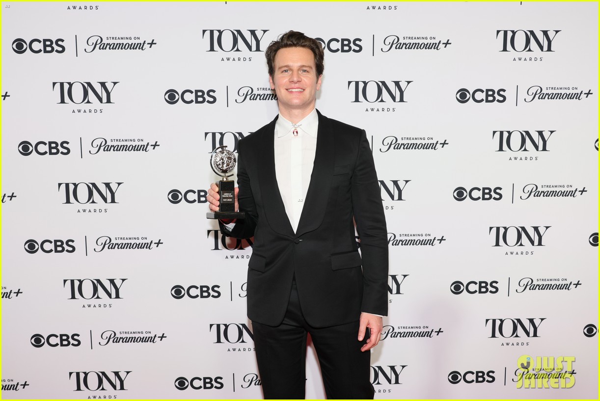 Jonathan Groff's Tony Awards Potential: A Look At Jonathan Groff's Tony Awards Potential: A Look At