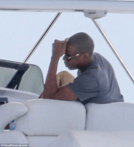 Kanye West: Μια Συγγνώμη Προς Τον Jay-Z Και Την Beyoncé Μετά Την Κόντρα Kanye West: Μια Συγγνώμη Προς Τον Jay-Z Και Την Beyoncé Μετά Την Κόντρα