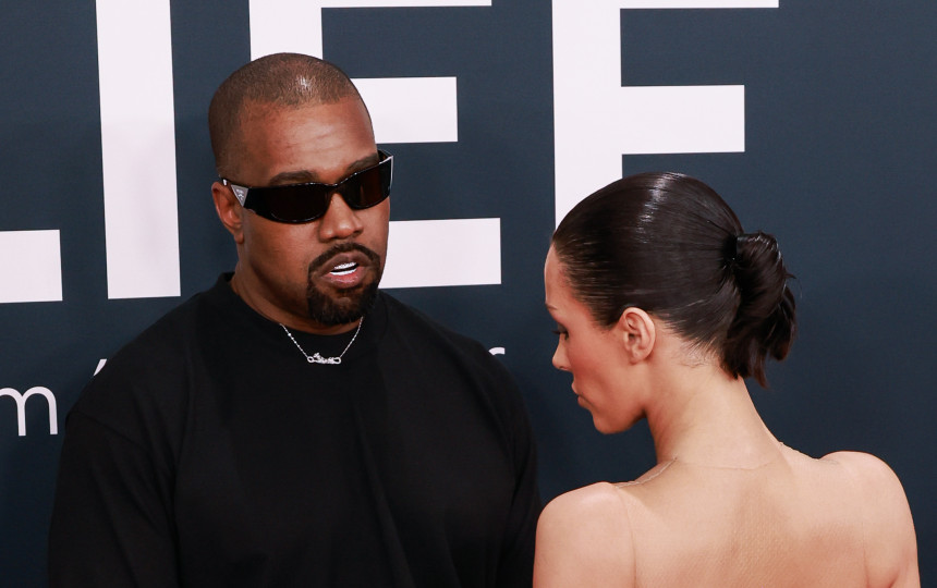 Kanye Westas Ir Bianca Censori: Nauja Skandalinga Nuotrauka Kanye Westas Ir Bianca Censori: Nauja Skandalinga Nuotrauka