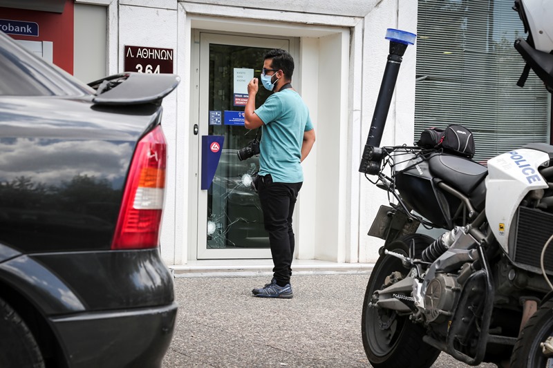 Κλοπή Καλωδίων Από Ηλεκτρικά Αυτοκίνητα: Καρέ-καρέ Η Ληστεία Σε Βίντεο Κλοπή Καλωδίων Από Ηλεκτρικά Αυτοκίνητα: Καρέ-καρέ Η Ληστεία Σε Βίντεο