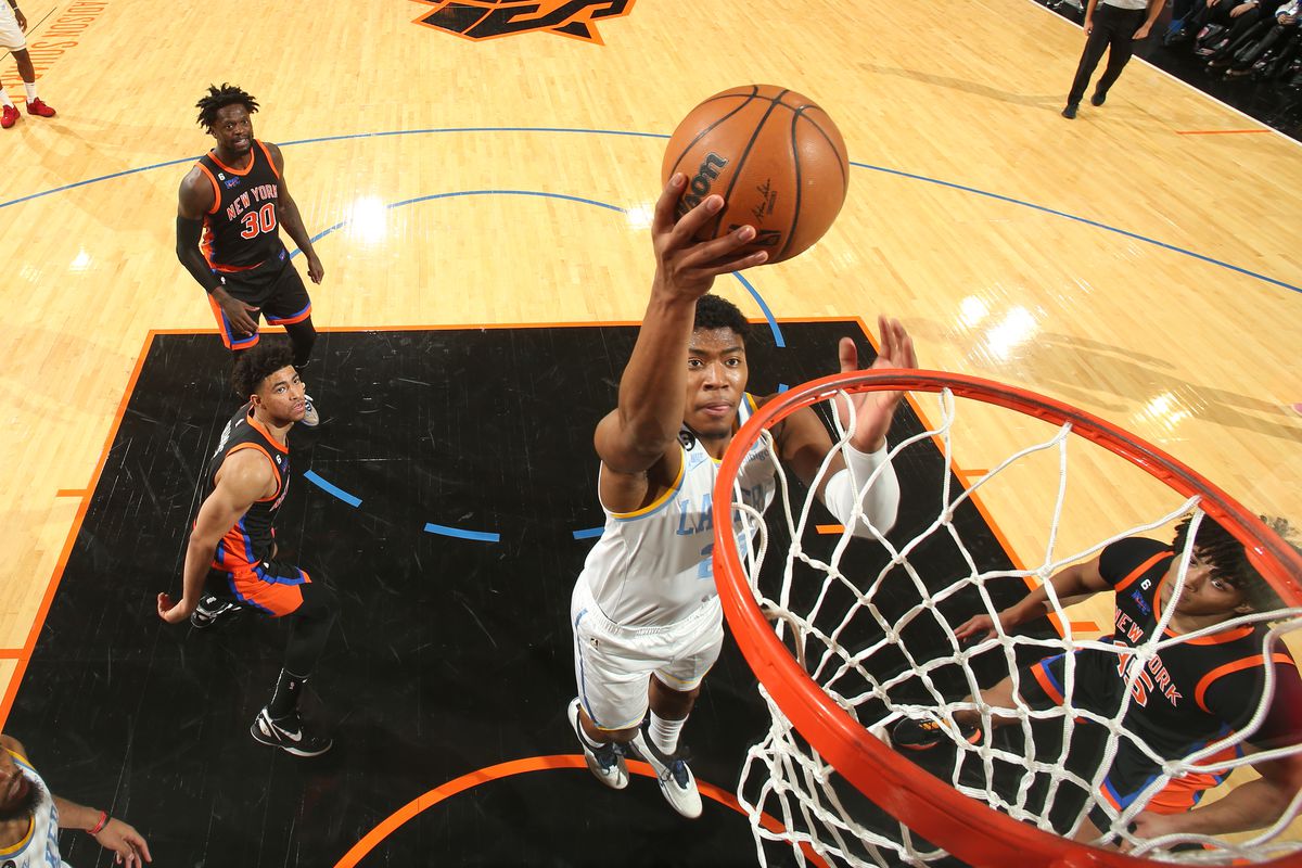 Knicks' Brunson Rolls Ankle, Exits Game Against Lakers In OT Knicks' Brunson Rolls Ankle, Exits Game Against Lakers In OT