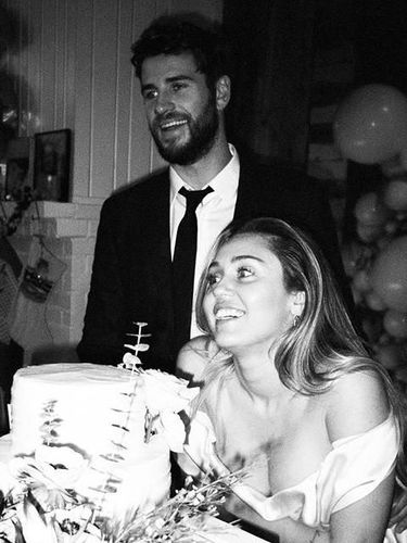 Konfirmasi Resmi: Selena Gomez Dan Miley Cyrus Akhiri Perseteruan, Rencanakan Kencan Ganda Konfirmasi Resmi: Selena Gomez Dan Miley Cyrus Akhiri Perseteruan, Rencanakan Kencan Ganda