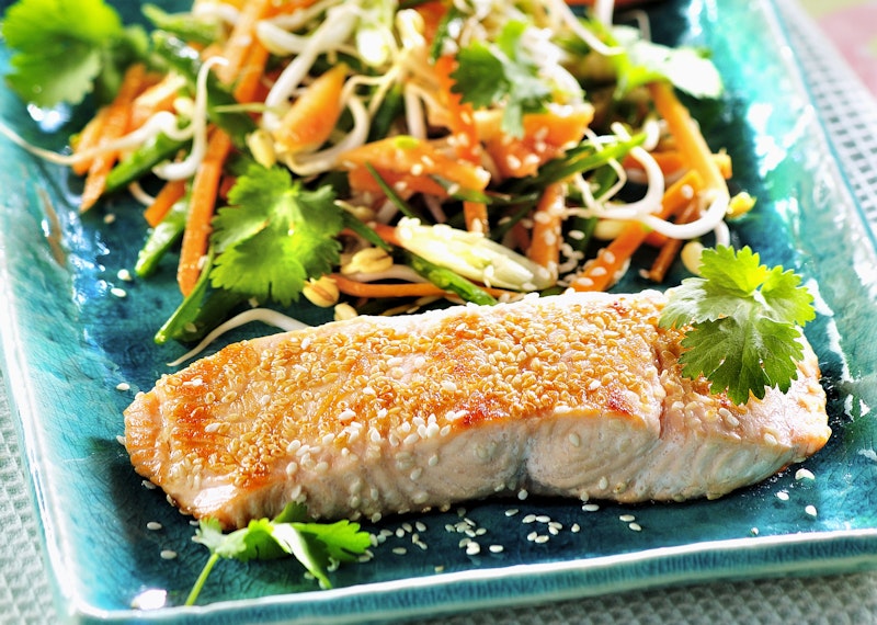 Krispiga Kycklingnuggets I Majsflingor: Enkel Asiatisk Sallad Recept Krispiga Kycklingnuggets I Majsflingor: Enkel Asiatisk Sallad Recept