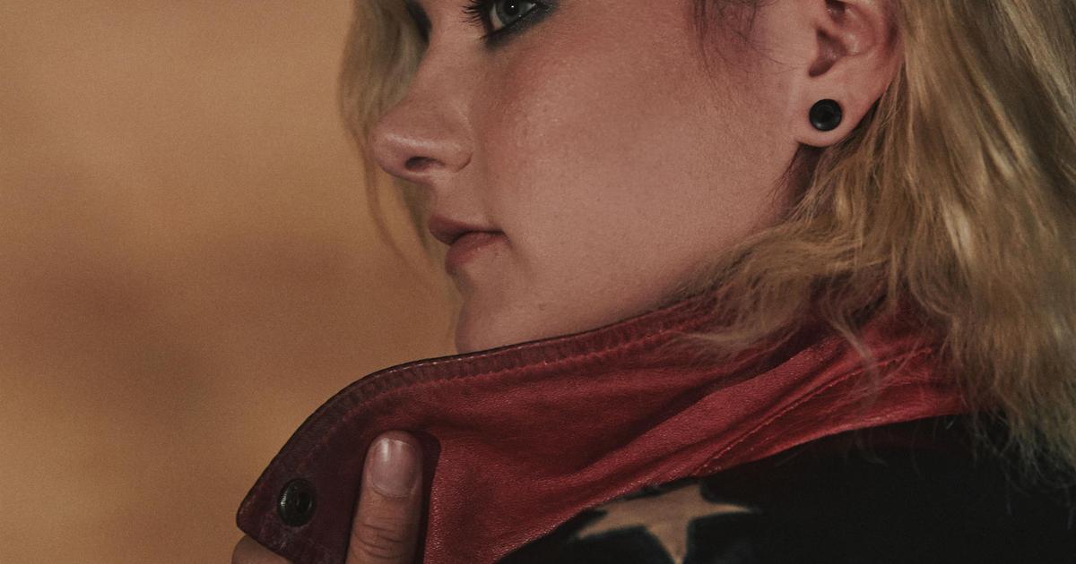 La Chanteuse Suisse Stéphane S'attaque À Paris La Chanteuse Suisse Stéphane S'attaque À Paris