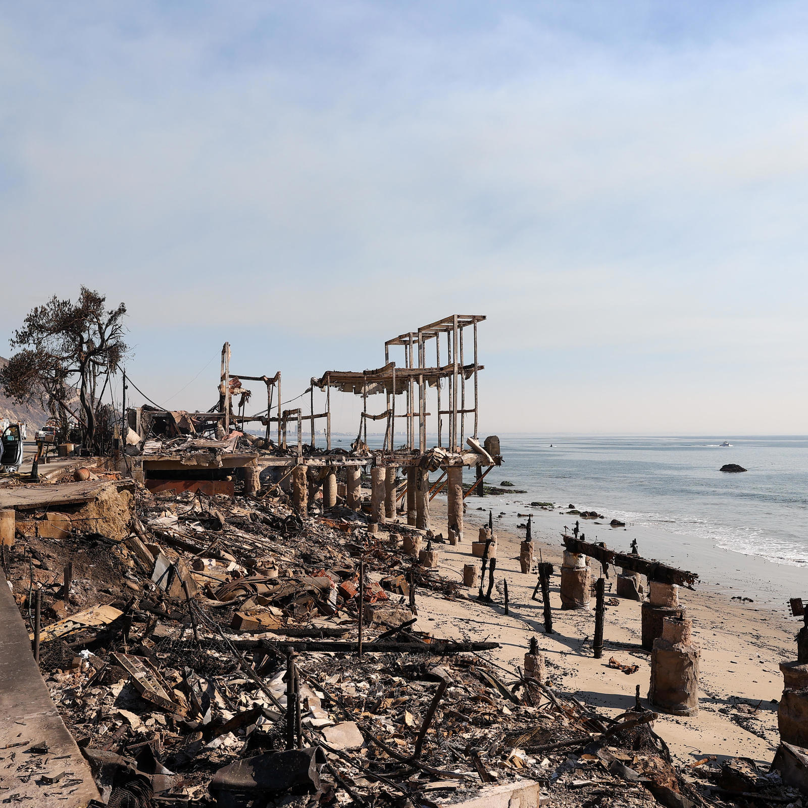 LA Fire Victims Face Price Gouging: A Growing Concern LA Fire Victims Face Price Gouging: A Growing Concern