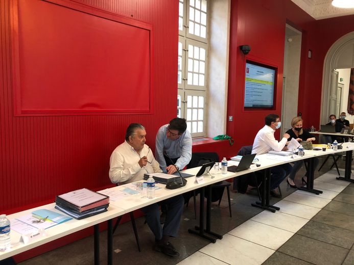 Le 1er Mai À Aulnay-sous-Bois : Le Maire Suspend Les Verbalisations Pour Les Commerçants Le 1er Mai À Aulnay-sous-Bois : Le Maire Suspend Les Verbalisations Pour Les Commerçants