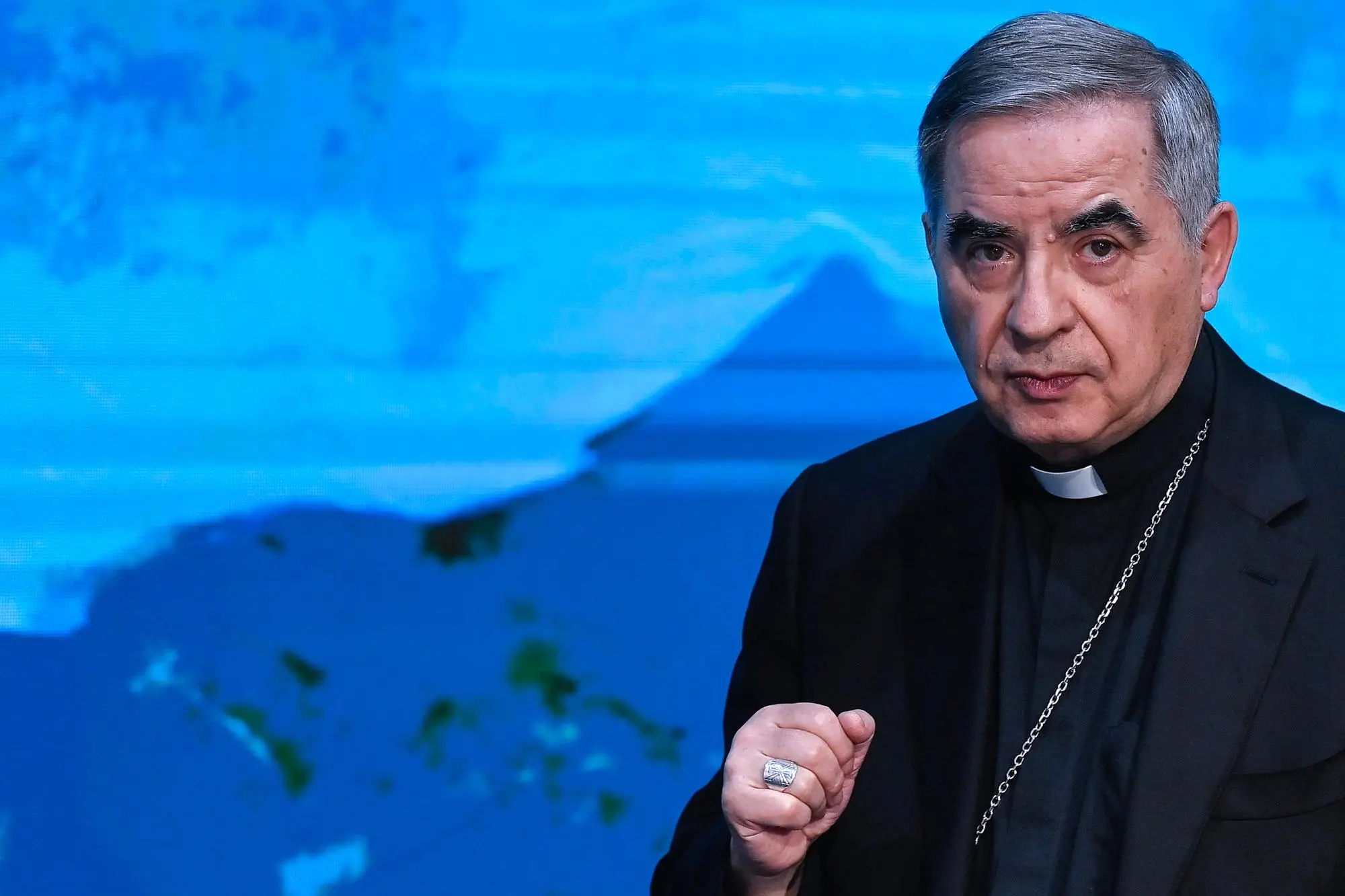 Le Chat Di Domani: Prove Di Un Complotto Contro Becciu?