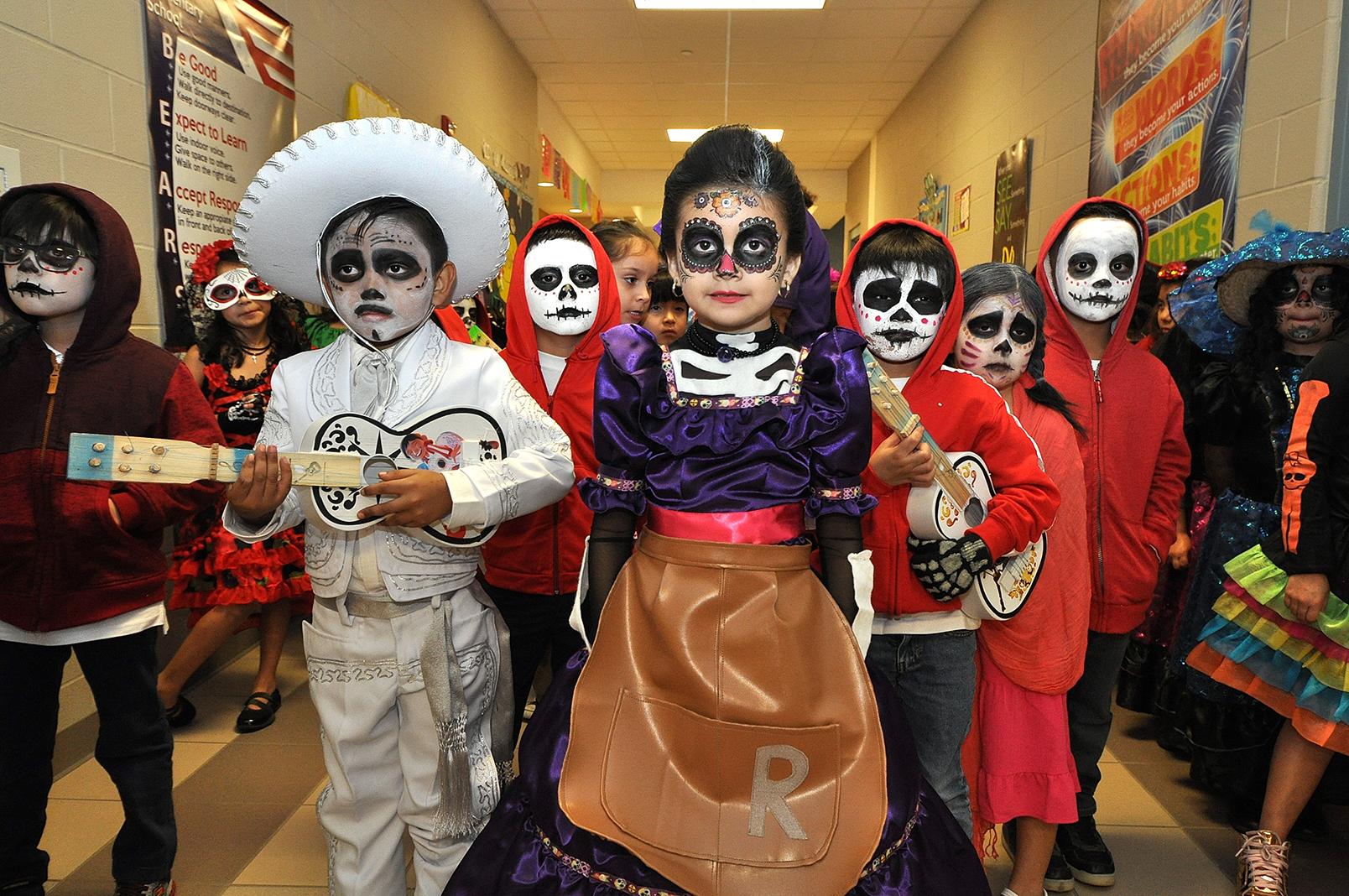 Lego Master Manny Garcia Inspires Students At Veterans Memorial Elementary School Lego Master Manny Garcia Inspires Students At Veterans Memorial Elementary School