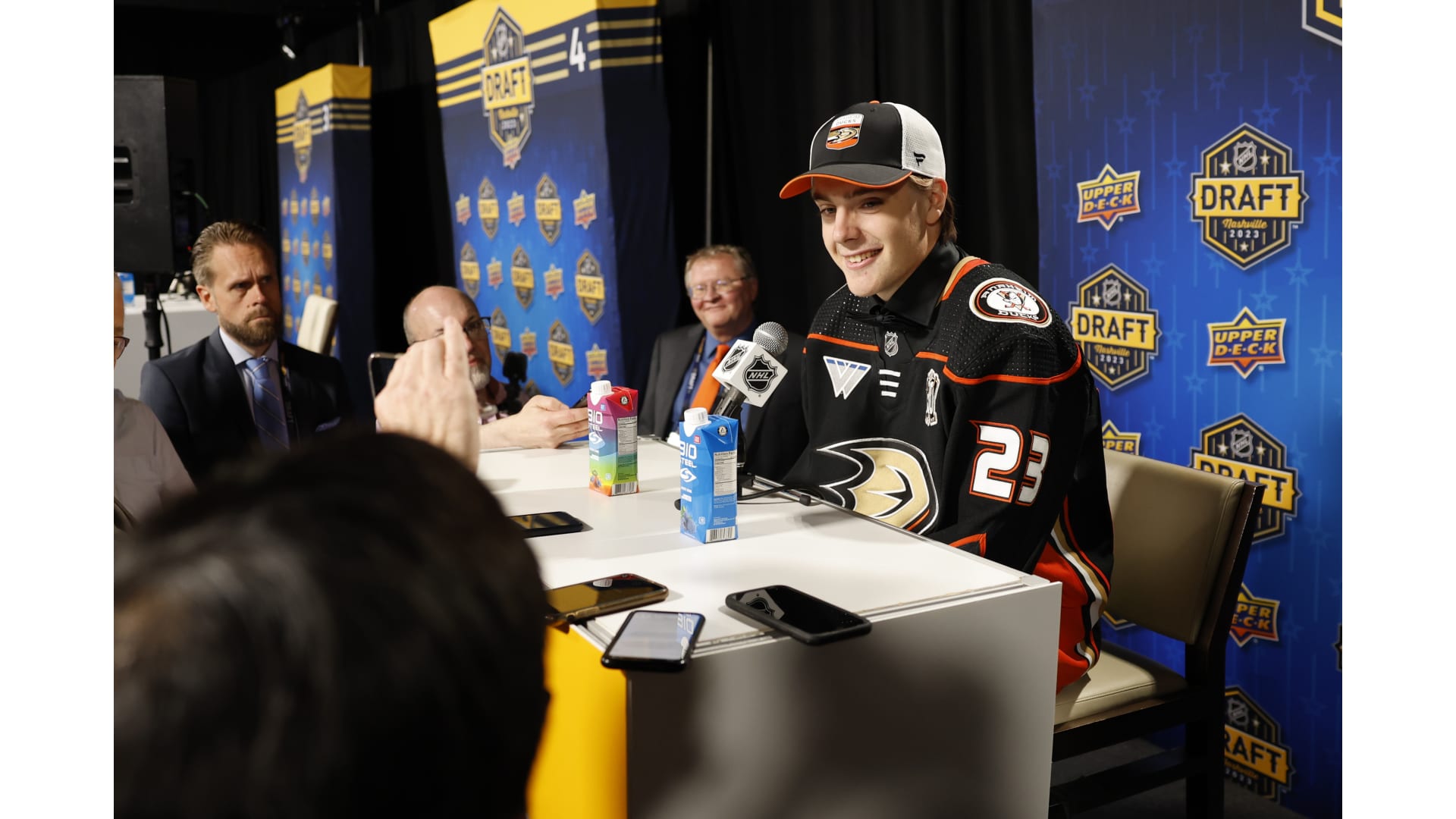 Leo Carlsson's Two-Goal Performance Overshadowed In Ducks' OT Loss To Stars Leo Carlsson's Two-Goal Performance Overshadowed In Ducks' OT Loss To Stars