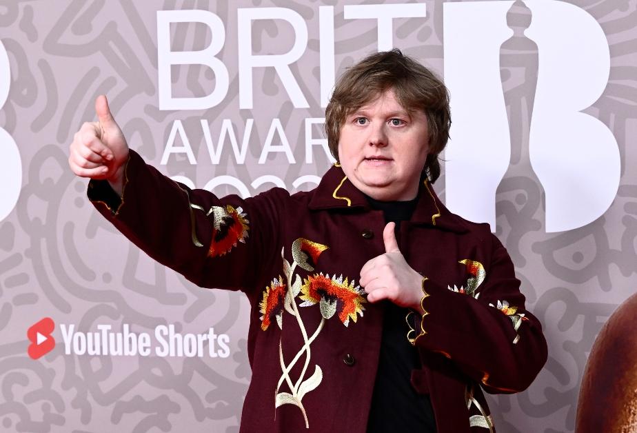 Lewis Capaldi Makes Surprise Appearance At Tom Walker Charity Gig Lewis Capaldi Makes Surprise Appearance At Tom Walker Charity Gig