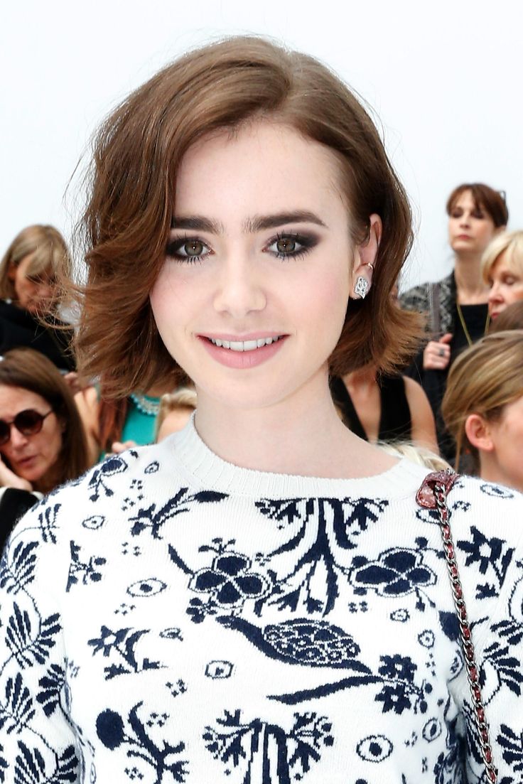 Lily Collins' Perfect Nude Lip And Bob Haircut Combination Lily Collins' Perfect Nude Lip And Bob Haircut Combination