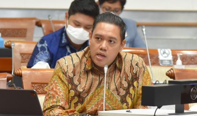 Lindungi Warga Pesisir: DPR Dukung Pembangunan Tembok Laut Raksasa Lindungi Warga Pesisir: DPR Dukung Pembangunan Tembok Laut Raksasa