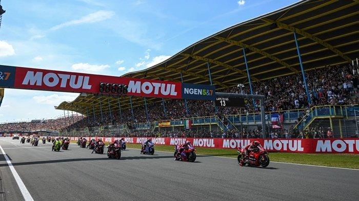 Live Streaming MotoGP Inggris 2025: Trans7, SPOTV, Jadwal & Klasemen Terbaru Hari Ini