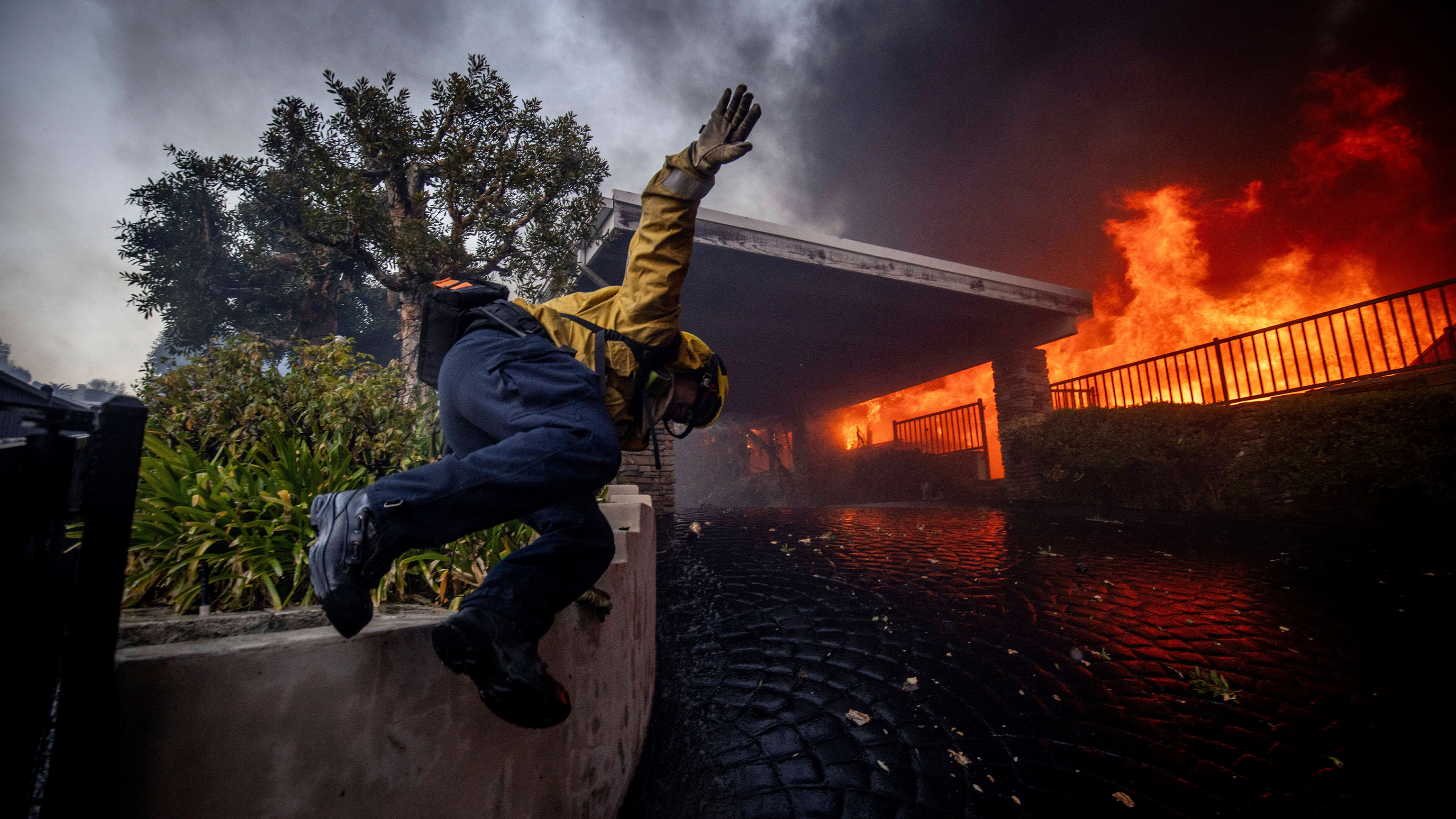 Los Angeles Palisades Fire: A Comprehensive List Of Celebrity Home Losses Los Angeles Palisades Fire: A Comprehensive List Of Celebrity Home Losses