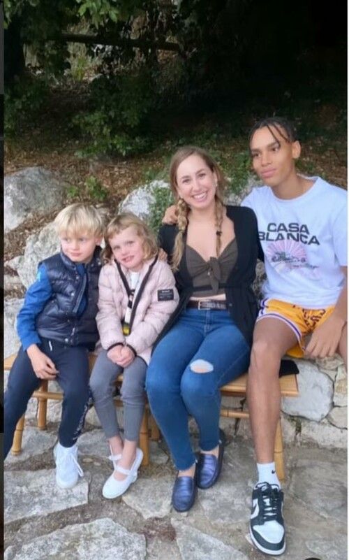 Los Hijos De Alberto De Mónaco Hacen Su Primera Comunión Los Hijos De Alberto De Mónaco Hacen Su Primera Comunión