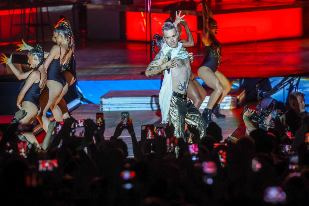 Malaga Hosts Robbie Williams' Cruise Ship Christening Concert Malaga Hosts Robbie Williams' Cruise Ship Christening Concert