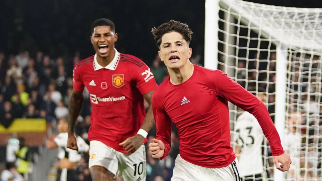Man Utd's Garnacho Appears To Ignore Fan's Autograph Request Man Utd's Garnacho Appears To Ignore Fan's Autograph Request