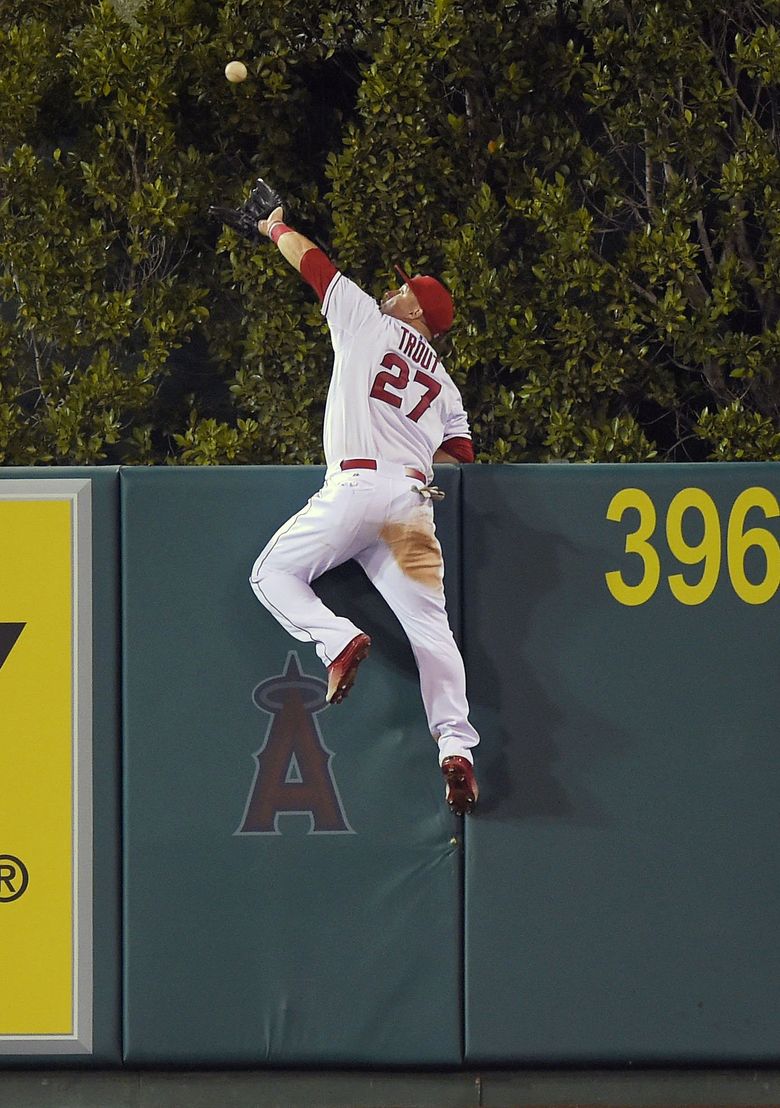 Mariners' Spectacular Catch Vs. Giants: A Game-Defining Moment Mariners' Spectacular Catch Vs. Giants: A Game-Defining Moment
