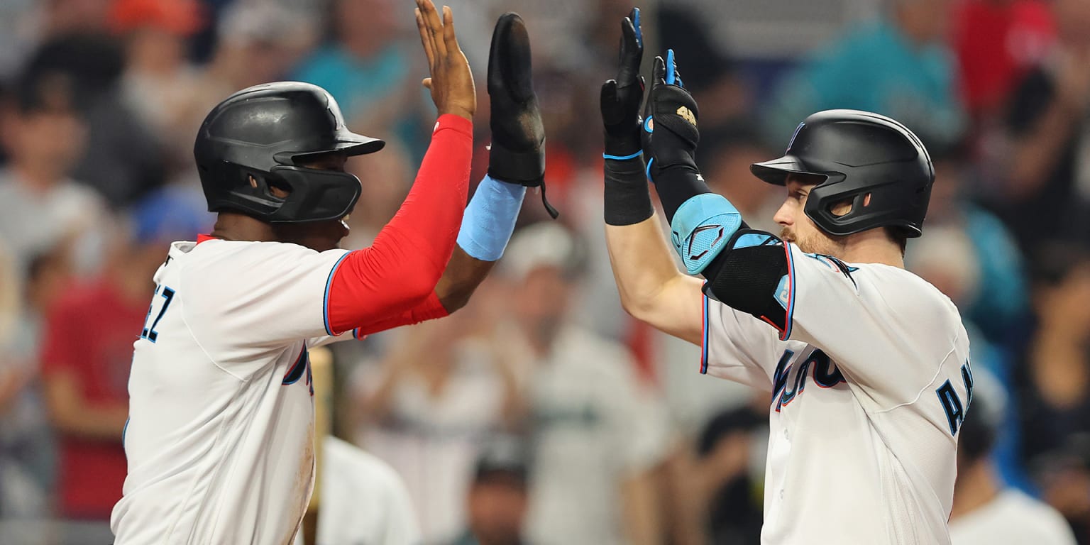 Marlins Defeat Cubs 3-1 Behind Stowers' Two Home Runs And Weathers' Strong Performance Marlins Defeat Cubs 3-1 Behind Stowers' Two Home Runs And Weathers' Strong Performance