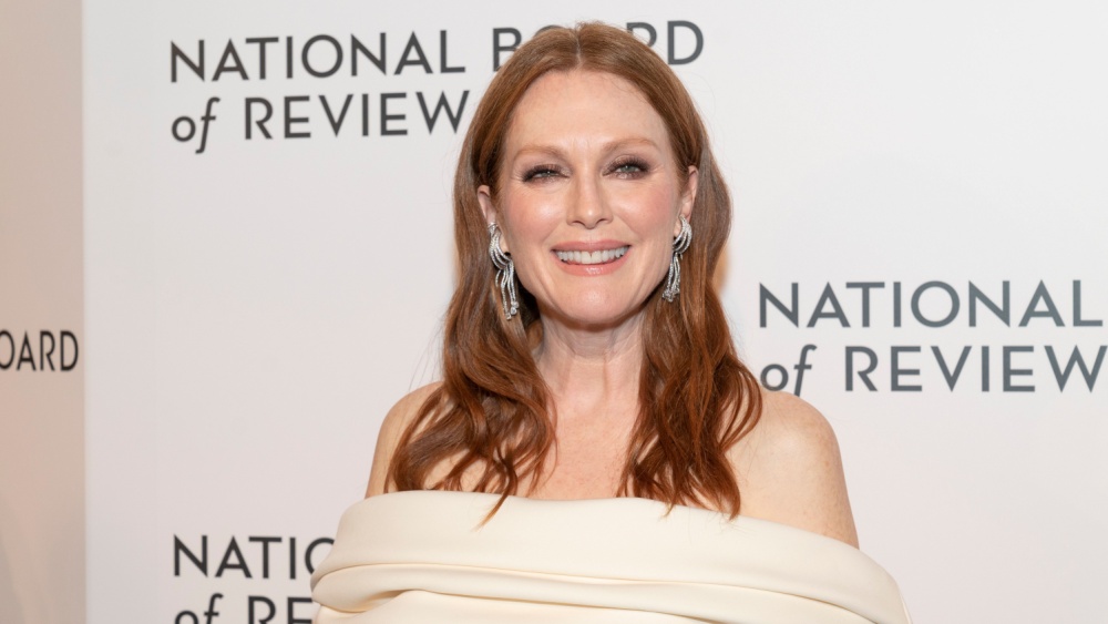 Netflix's Sirens Trailer: Milly Alcock And Julianne Moore In A Chilling Cult Story Netflix's Sirens Trailer: Milly Alcock And Julianne Moore In A Chilling Cult Story