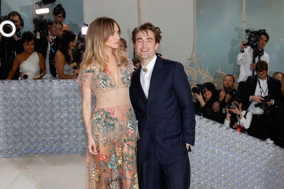 New Role For Robert Pattinson: Suki Waterhouse's Involvement New Role For Robert Pattinson: Suki Waterhouse's Involvement