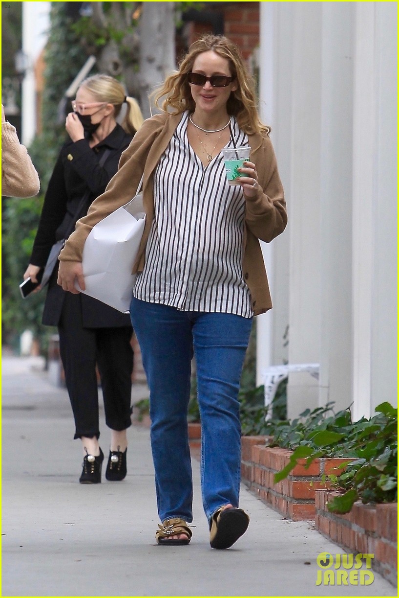 New York City: Jennifer Lawrence Displays Her Baby Bump New York City: Jennifer Lawrence Displays Her Baby Bump