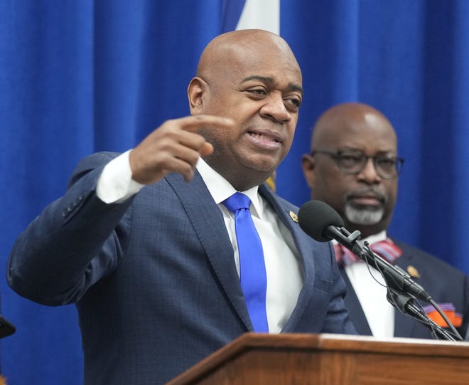 Newark Mayor Ras Baraka Arrested: Details On ICE Detention Center Protest Newark Mayor Ras Baraka Arrested: Details On ICE Detention Center Protest