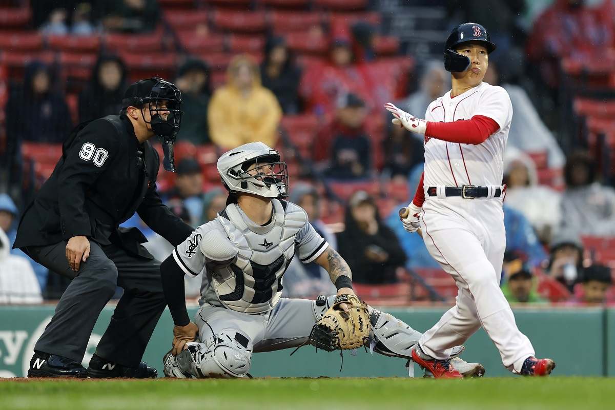 NFL Quarterback's Unexpected Japan Baseball Catch NFL Quarterback's Unexpected Japan Baseball Catch