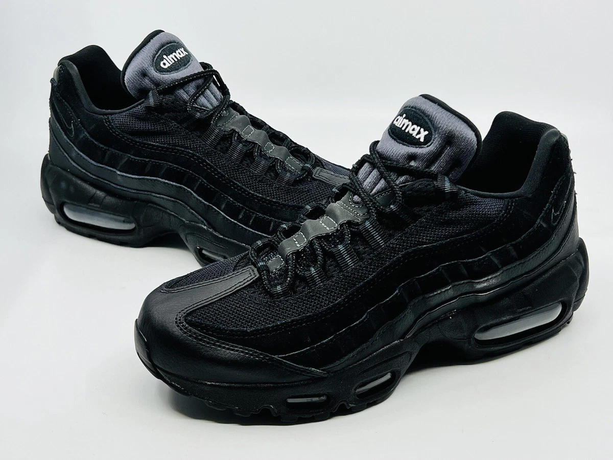 Nike Air Max 95 HM8755-001: Detailed Look At The Triple Black & Wolf Gray Nike Air Max 95 HM8755-001: Detailed Look At The Triple Black & Wolf Gray